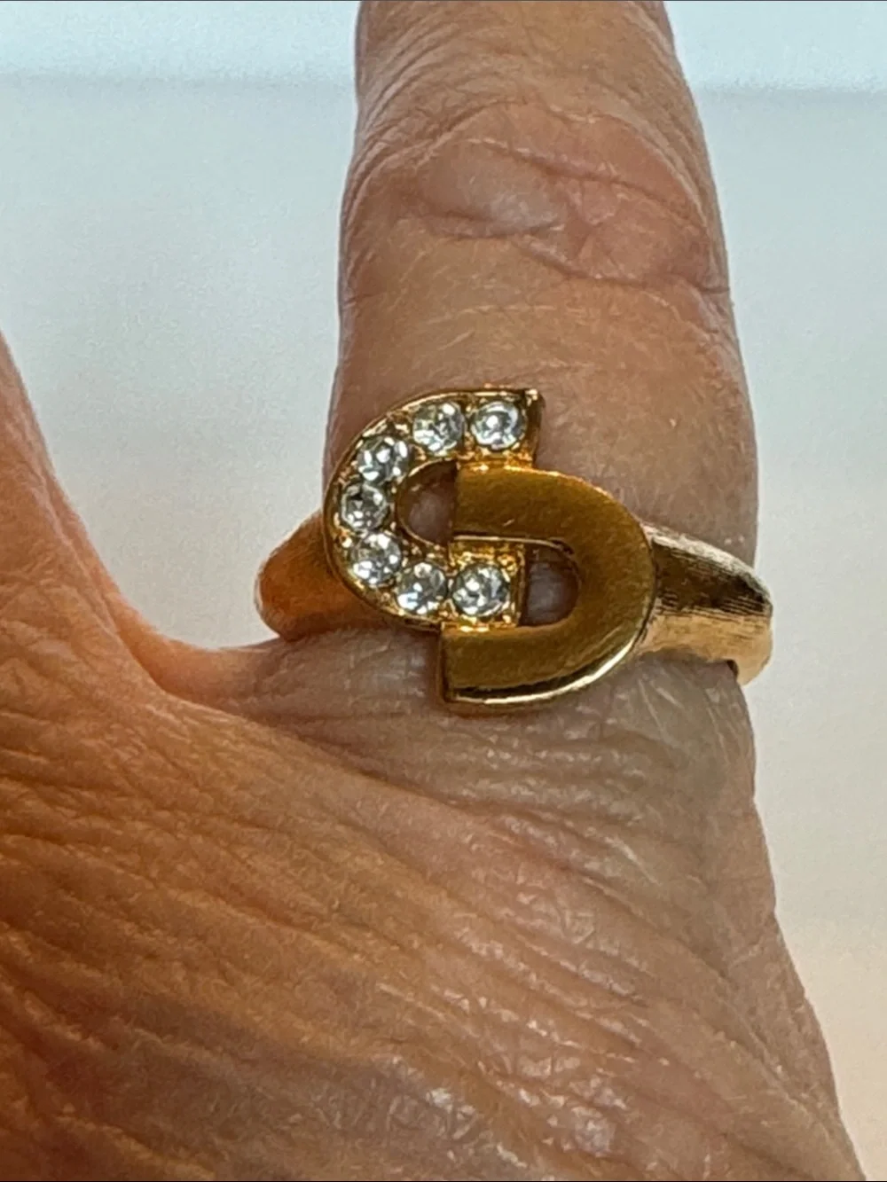 Avon Vintage Gold-Tone Crystal “G” Ring Size 7 NWOT